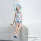Mobile Preview: Sommerliche 50er Jahre Badepuppe mit Hut im blau weiß gepunktetem Kleid (Größe 31 cm)